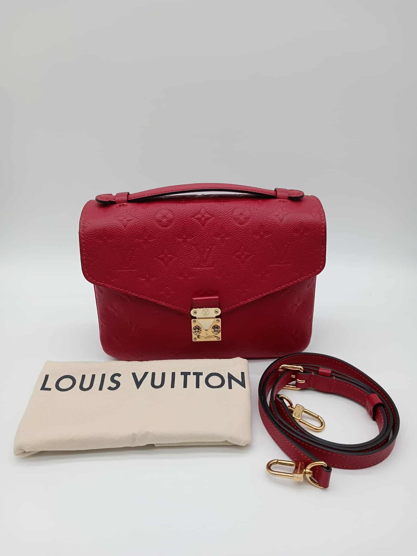 LOUIS VUITTON Pochette Metis MM