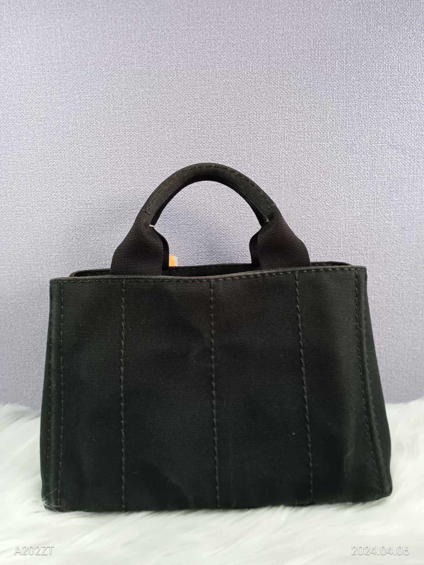 PRADA Canapa
