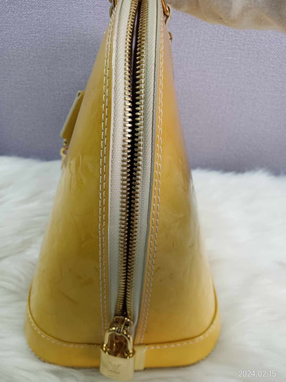 LOUIS VUITTON Vernis Alma PM