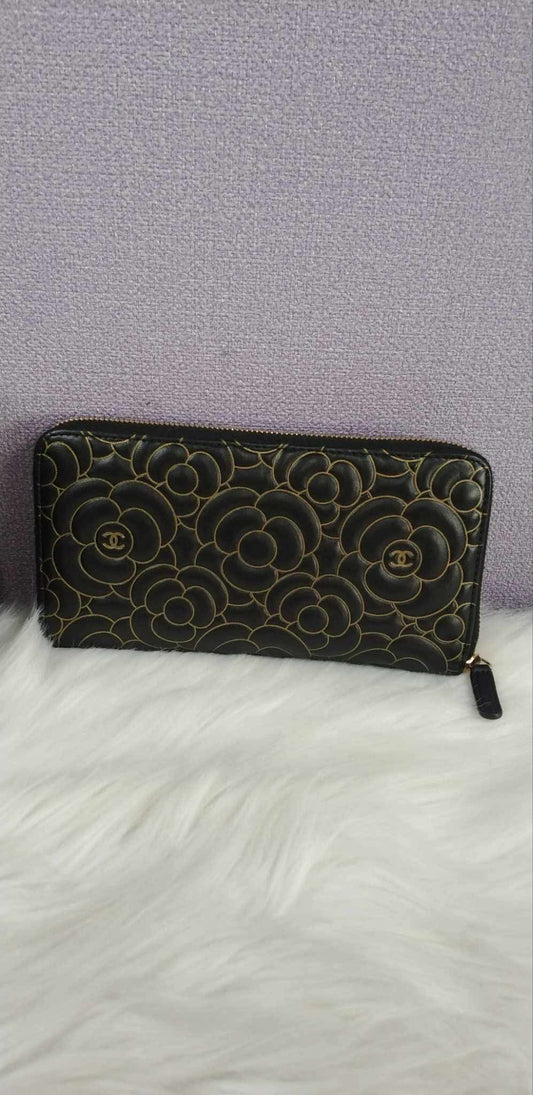 CHANEL Camellia Zippy Wallet