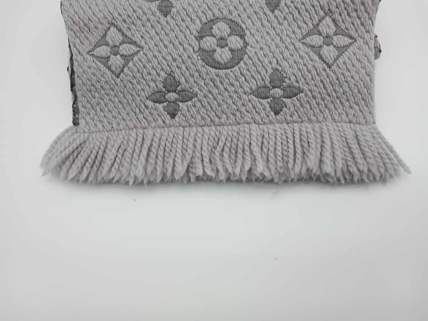 LOUIS VUITTON Logomania scarf