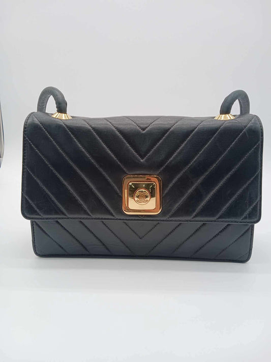 CHANEL Lamb Vintage Chevron Flap
