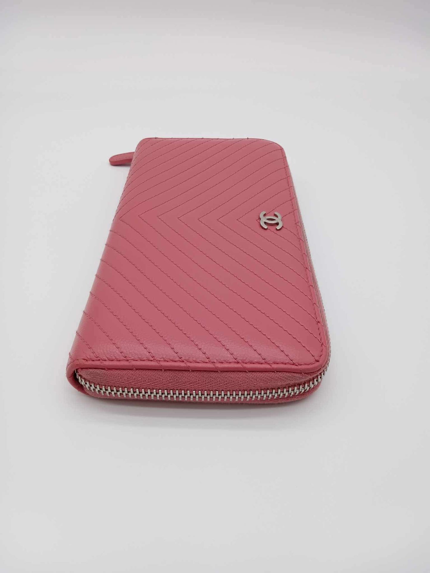 CHANEL Caviar Chevron Zippy Wallet
