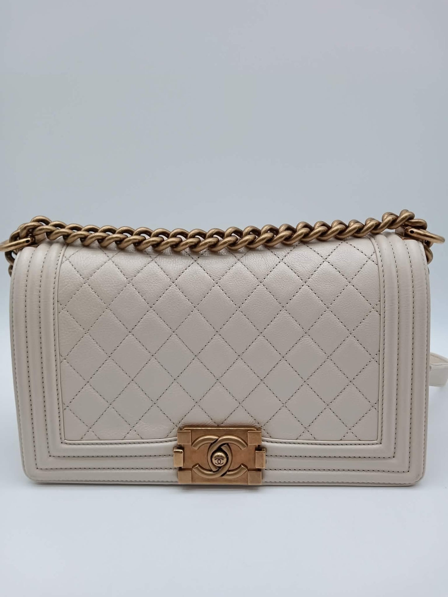 CHANEL Shiny Caviar Quilted Leboy