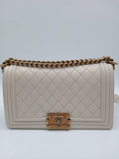 CHANEL Shiny Caviar Quilted Leboy