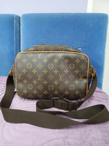LOUIS VUITTON Monogram Reporter PM