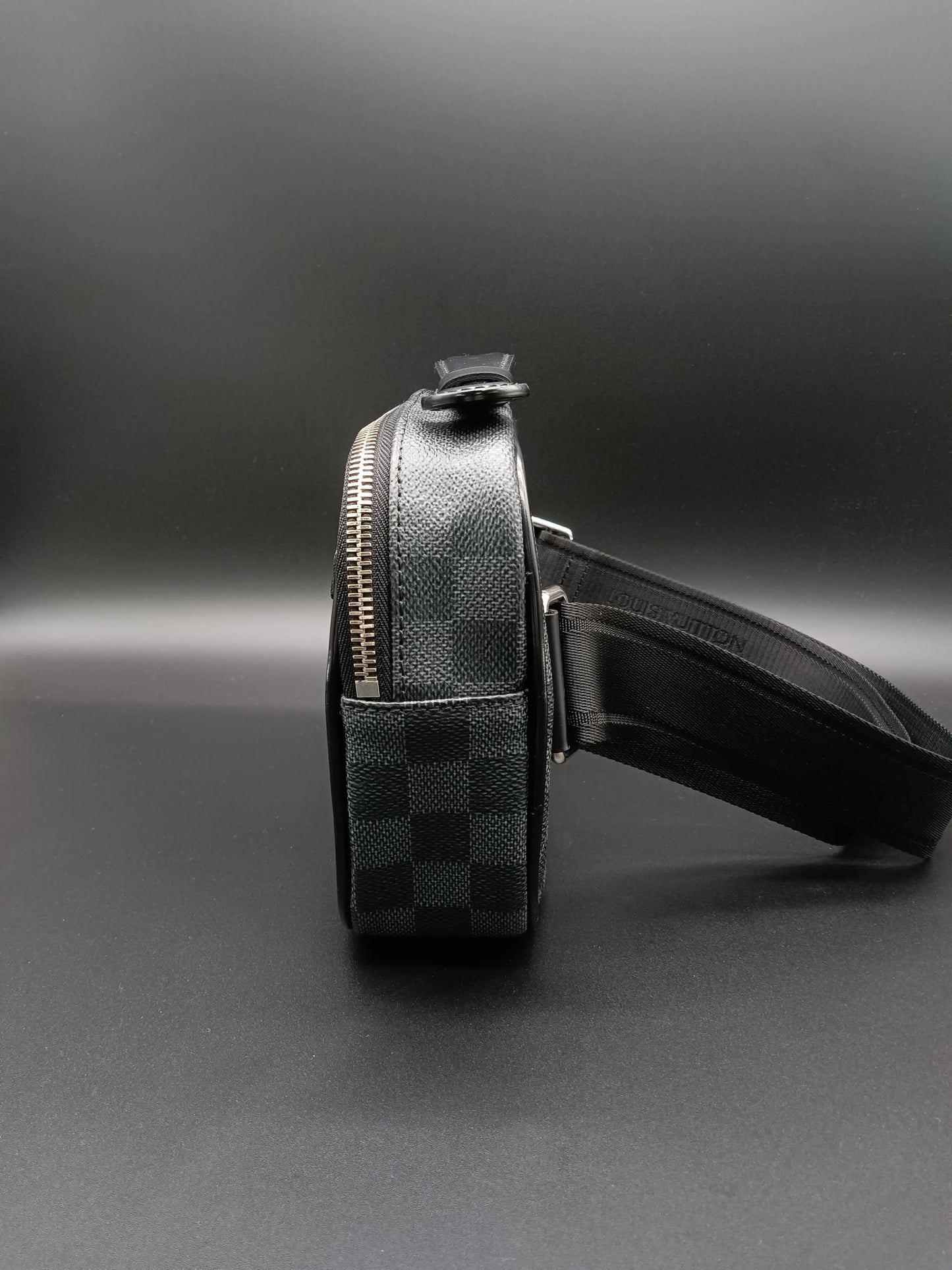 LOUIS VUITTON Damier Graphite Ambrell