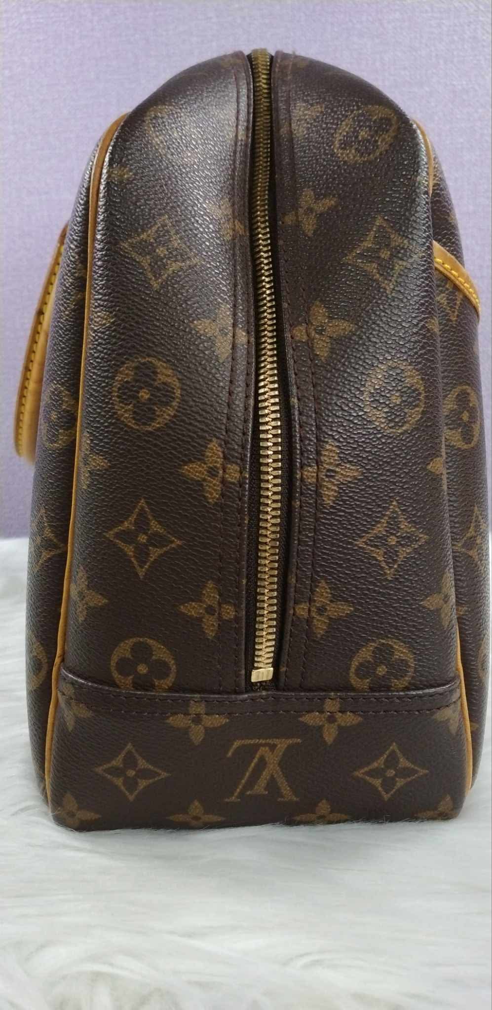 LOUIS VUITTON Monogram Deauville