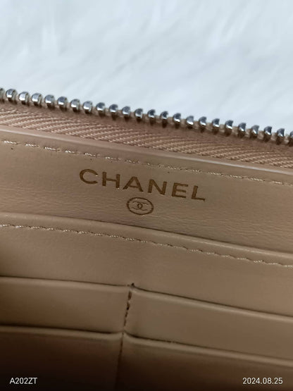 CHANEL Lambskin Matelasse Zippy Wallet