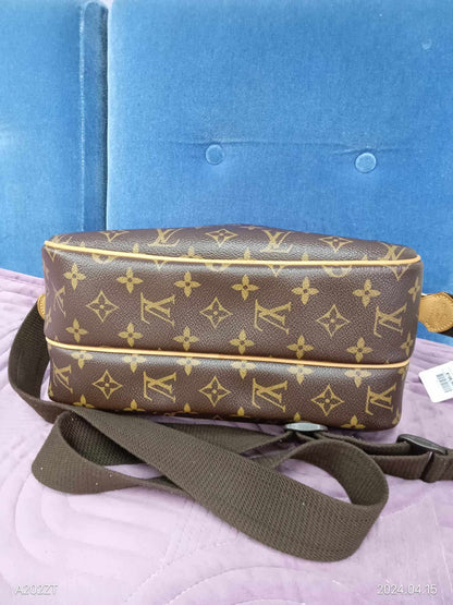 LOUIS VUITTON Monogram Reporter PM