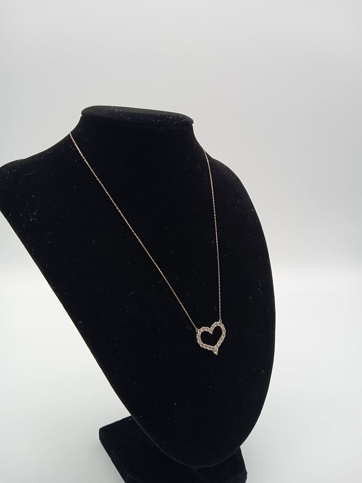 PT900 Open Heart Necklace 1ct 2.60g
