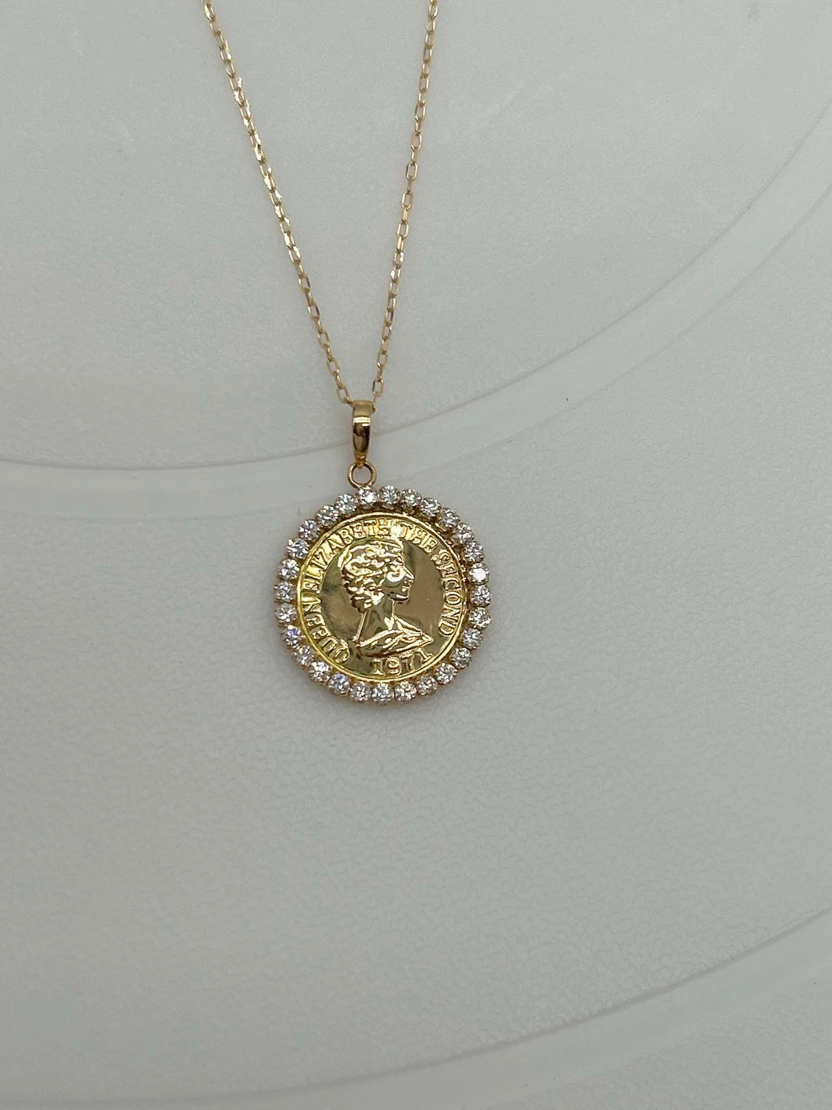 K18 YG Coin Pendant Necklace 0.40ct 1.60g