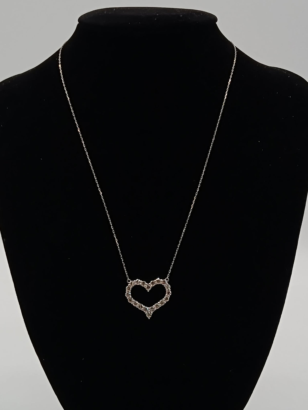 PT900 Open Heart Necklace 1ct 2.60g